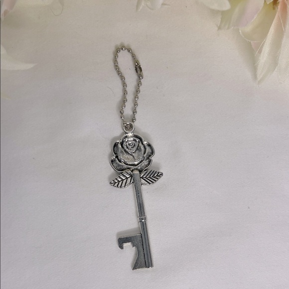 Silver Rose Key Pendant with Chain or Bag Charm NWOT - Picture 2 of 3
